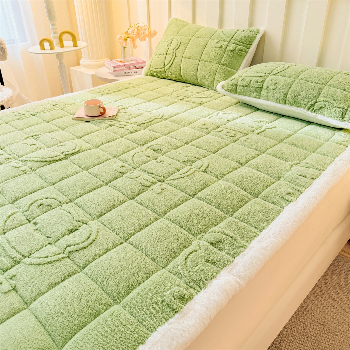 91家纺网 家纺一手货源 找家纺 予梦家纺 2025新款塔芙绒床护垫床垫保护套 萌萌熊 果绿