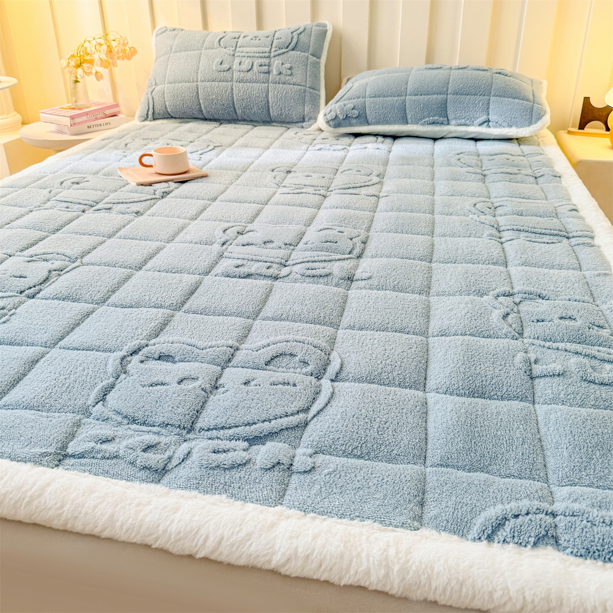 91家纺网 家纺一手货源 找家纺 予梦家纺 2025新款塔芙绒床护垫床垫保护套 萌萌熊 苍蓝