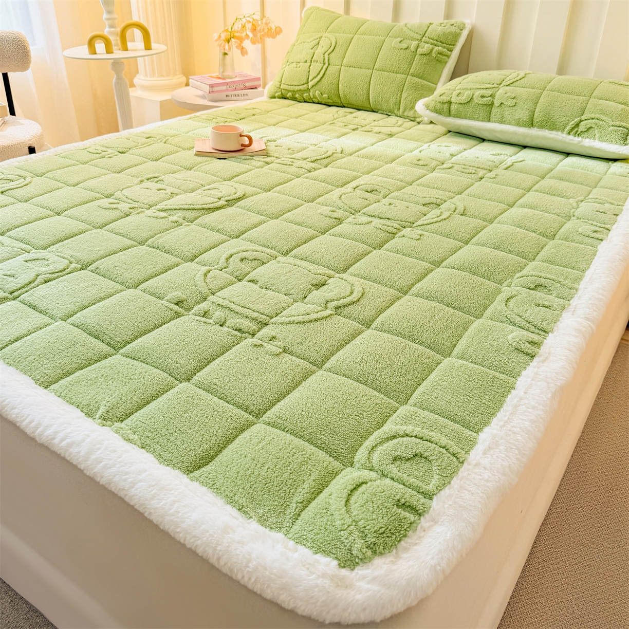 91家纺网 家纺一手货源 找家纺 予梦家纺 2025新款塔芙绒床护垫床垫保护套 萌萌熊 果绿