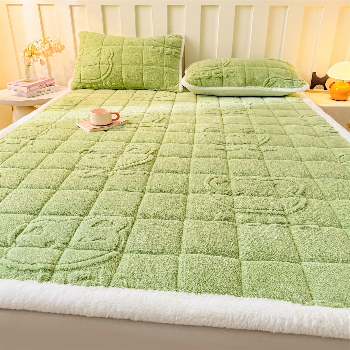 91家纺网 家纺一手货源 找家纺 予梦家纺 2025新款塔芙绒床护垫床垫保护套 萌萌熊 果绿