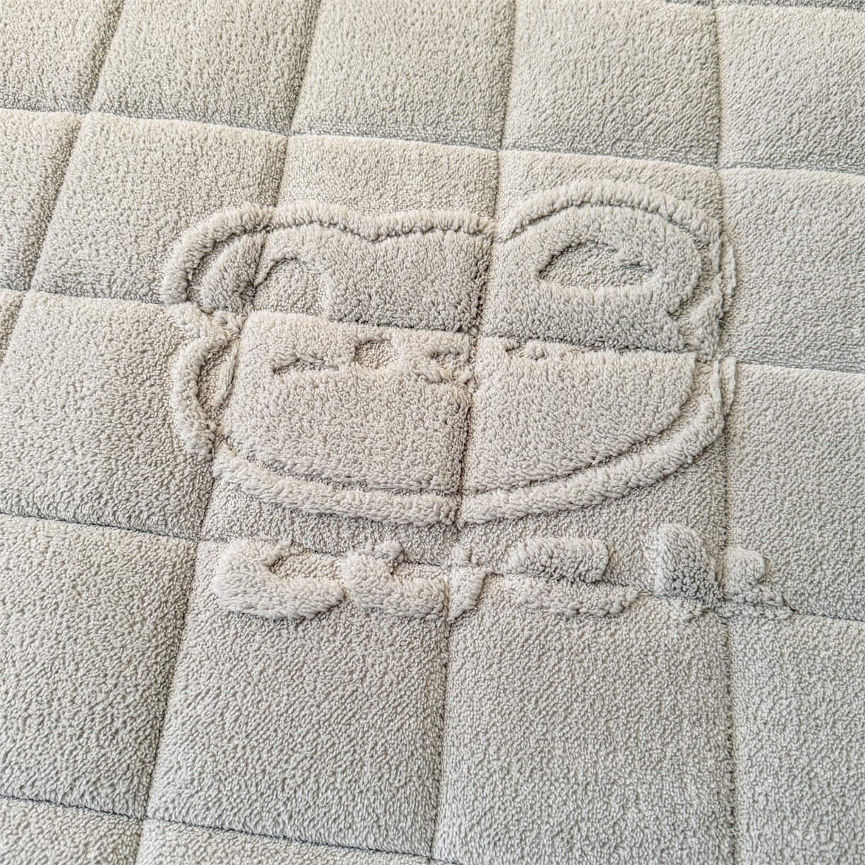 91家纺网 家纺一手货源 找家纺 予梦家纺 2025新款塔芙绒床护垫床垫保护套 萌萌熊 星灰