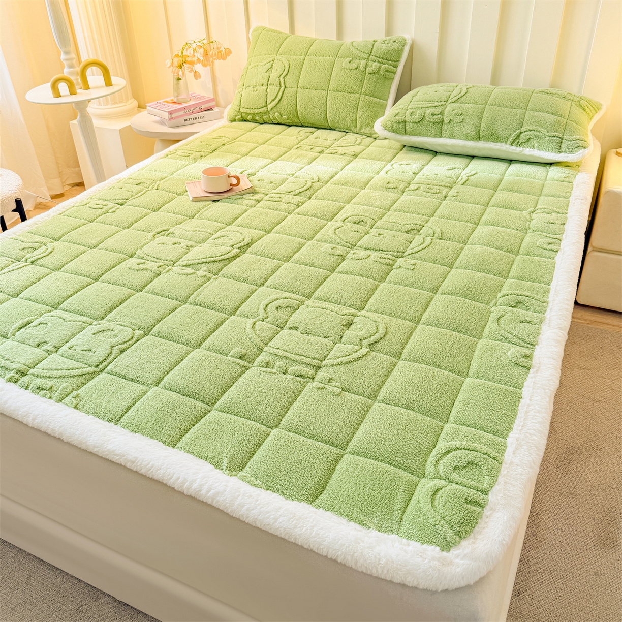 91家纺网 家纺一手货源 找家纺 予梦家纺 2025新款塔芙绒床护垫床垫保护套 萌萌熊 果绿