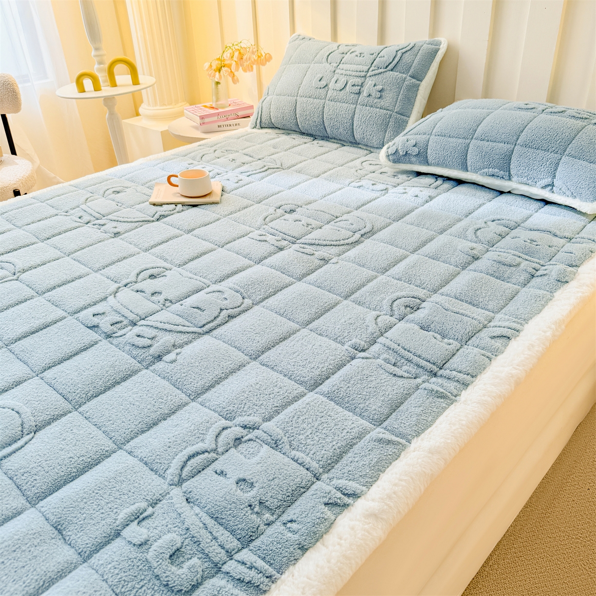 91家纺网 家纺一手货源 找家纺 予梦家纺 2025新款塔芙绒床护垫床垫保护套 萌萌熊 苍蓝