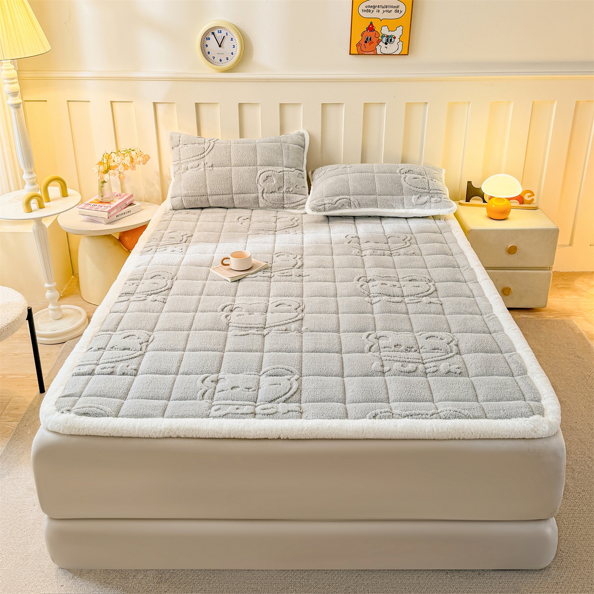 91家纺网 家纺一手货源 找家纺 予梦家纺 2025新款塔芙绒床护垫床垫保护套 萌萌熊 星灰