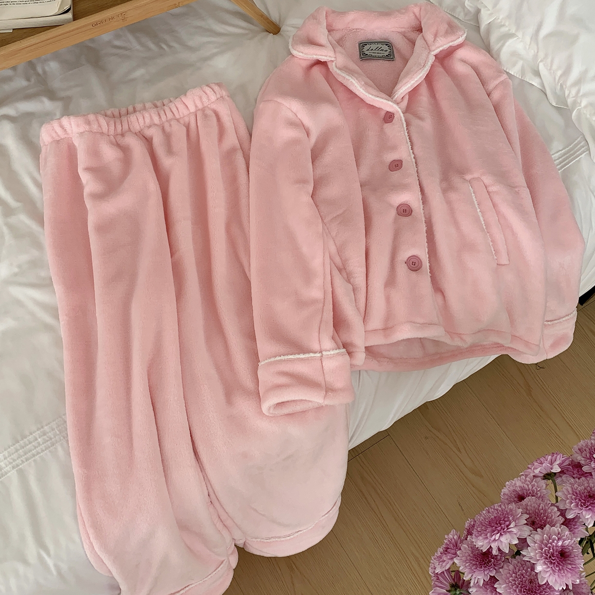 91家纺网 家纺一手货源 找家纺 多乐娜 2025新款奶芙绒家居服 （会员拿货-5元，控价最低零售价128元起！） 女款-樱花粉