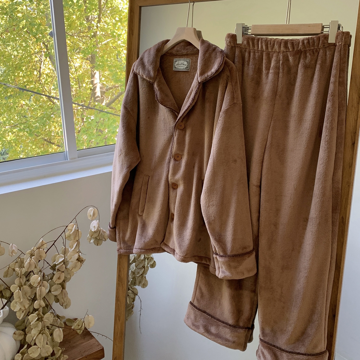 91家纺网 家纺一手货源 找家纺 多乐娜 2025新款奶芙绒家居服 （会员拿货-5元，控价最低零售价128元起！） 男款-可可棕