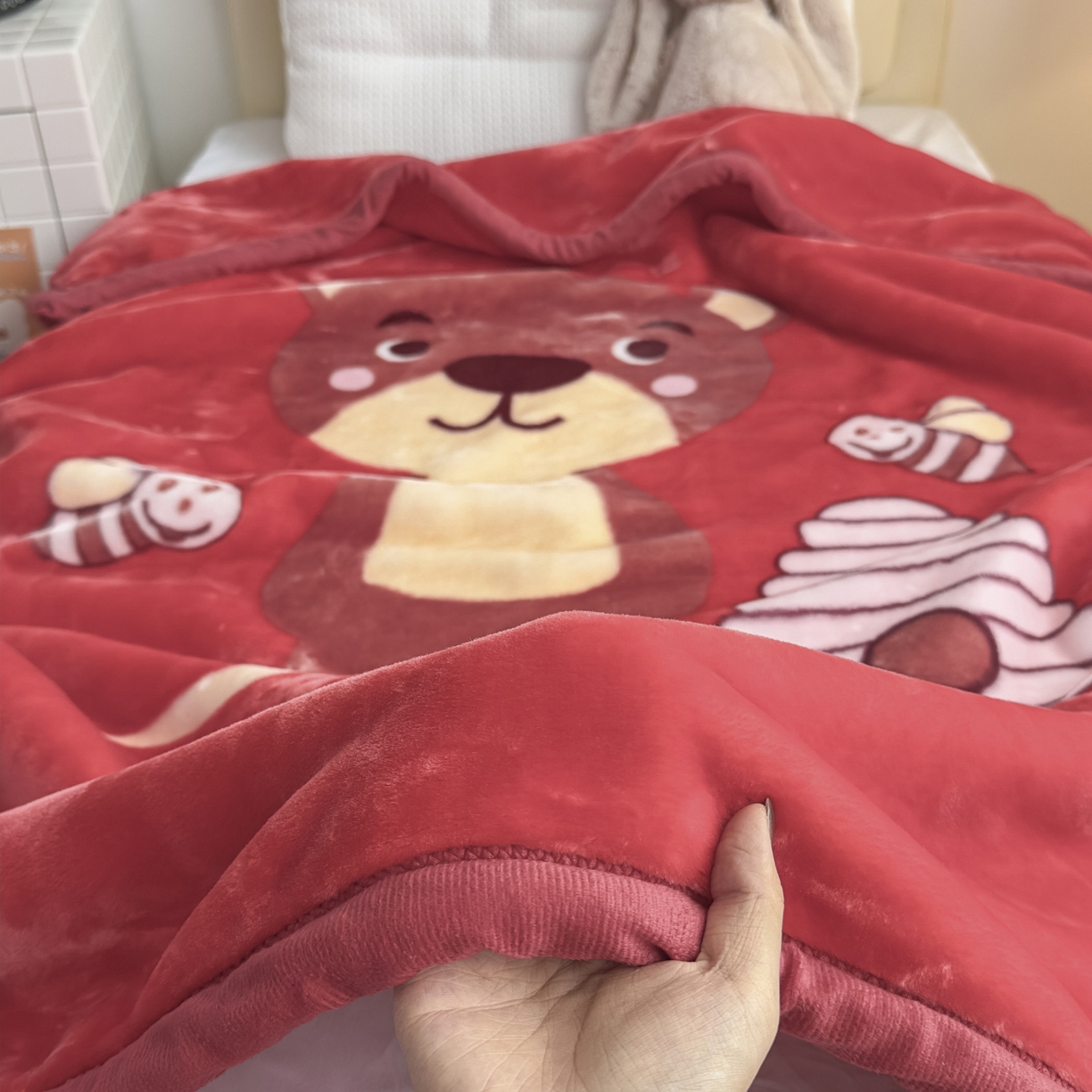 91家纺网 家纺一手货源 找家纺 爱彼家纺 2025冬季新款拉舍尔童毯毛毯毯子-系列二 拉舍尔童毯-兄弟-家06大红