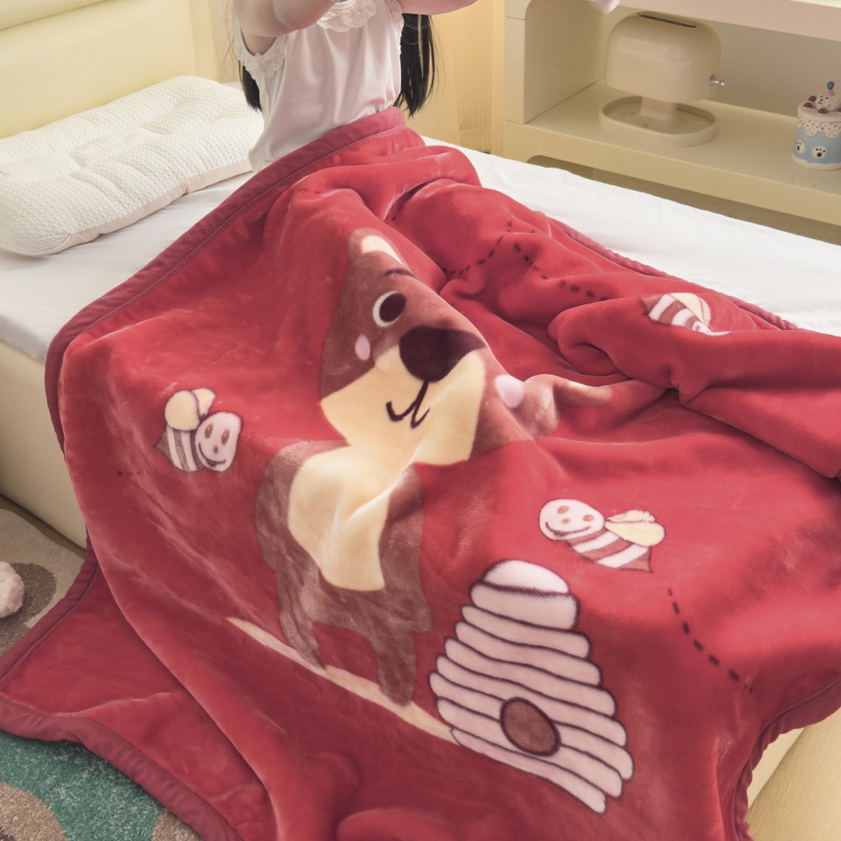 91家纺网 家纺一手货源 找家纺 爱彼家纺 2025冬季新款拉舍尔童毯毛毯毯子-系列二 拉舍尔童毯-兄弟-家06大红