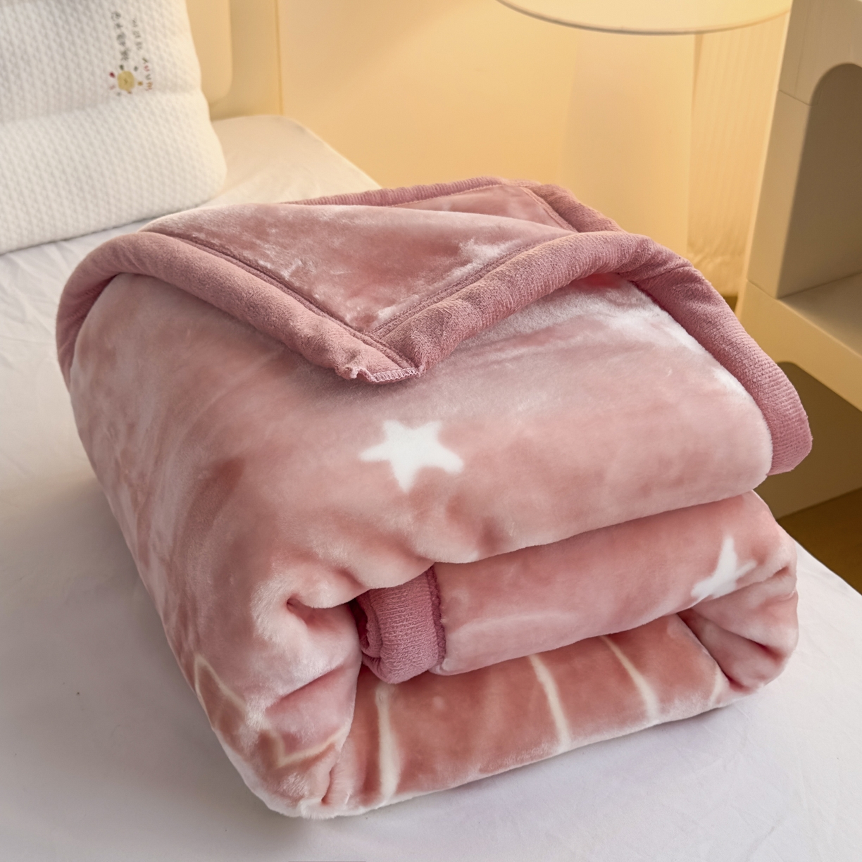 91家纺网 家纺一手货源 找家纺 爱彼家纺 2025冬季新款拉舍尔童毯毛毯毯子-系列二 拉舍尔童毯-暖阳西子04卡琪