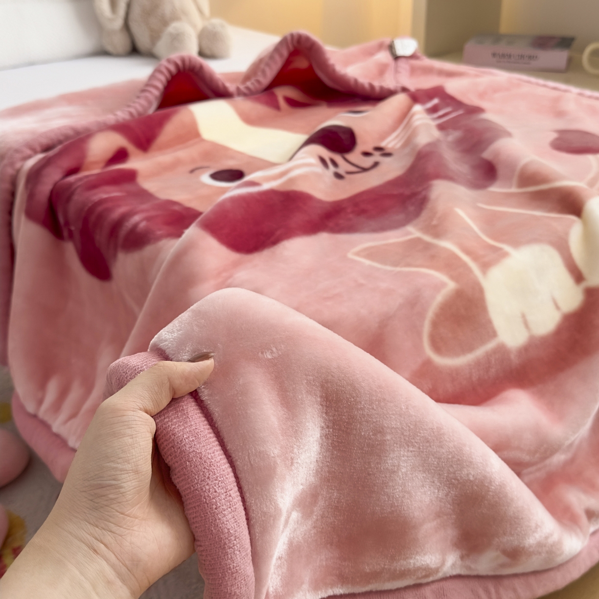 91家纺网 家纺一手货源 找家纺 爱彼家纺 2025冬季新款拉舍尔童毯毛毯毯子-系列二 拉舍尔童毯-暖阳西子04卡琪