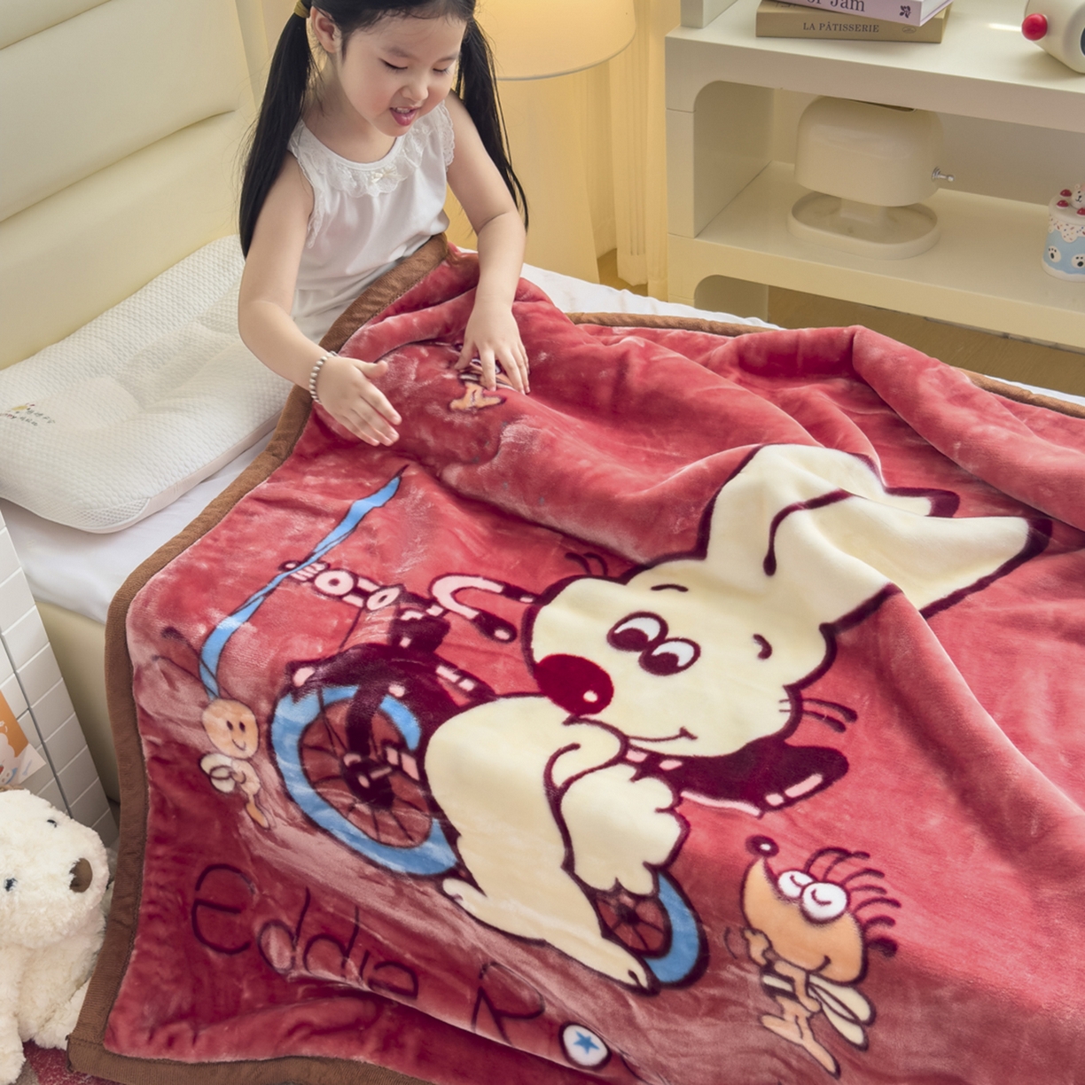 91家纺网 家纺一手货源 找家纺 爱彼家纺 2025冬季新款拉舍尔童毯毛毯毯子-系列二 拉舍尔童毯-01宝妈带娃