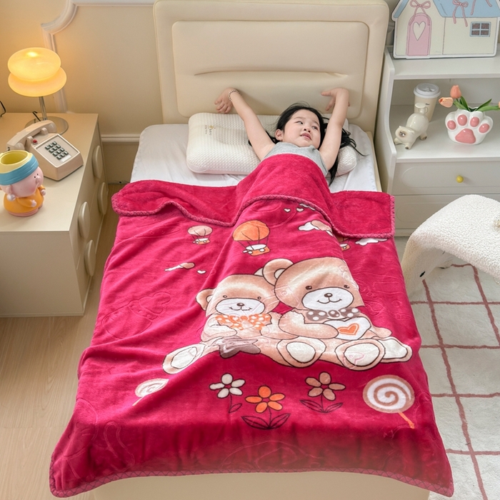 91家纺网 家纺一手货源 找家纺 爱彼家纺 2025新款拉舍尔单层云绒保暖柔软童毯盖毯毯子-系列三 单层云绒童毯-快乐小熊-红
