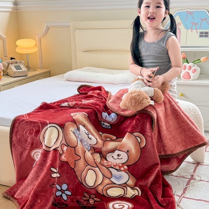 91家纺网 家纺一手货源 找家纺 爱彼家纺 2025新款拉舍尔单层云绒保暖柔软童毯盖毯毯子-系列三 单层云绒童毯-快乐小熊-玖红