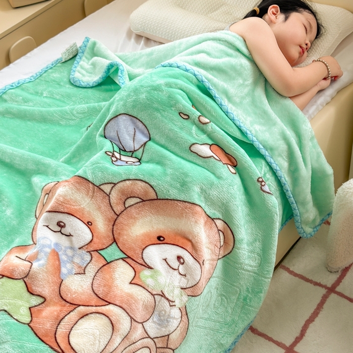 91家纺网 家纺一手货源 找家纺 爱彼家纺 2025新款拉舍尔单层云绒保暖柔软童毯盖毯毯子-系列三 单层云绒童毯-快乐小熊-绿