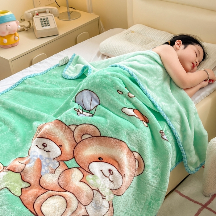 91家纺网 家纺一手货源 找家纺 爱彼家纺 2025新款拉舍尔单层云绒保暖柔软童毯盖毯毯子-系列三 单层云绒童毯-快乐小熊-绿