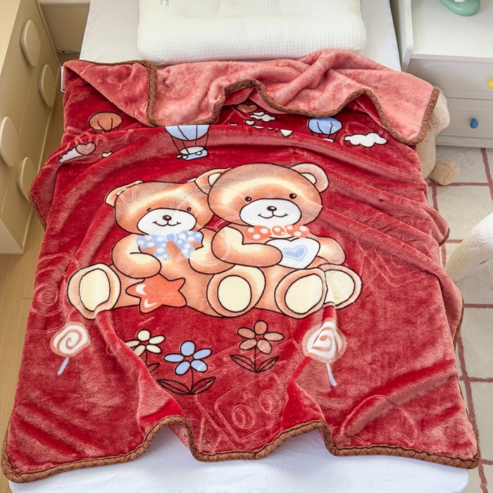 91家纺网 家纺一手货源 找家纺 爱彼家纺 2025新款拉舍尔单层云绒保暖柔软童毯盖毯毯子-系列三 单层云绒童毯-快乐小熊-玖红