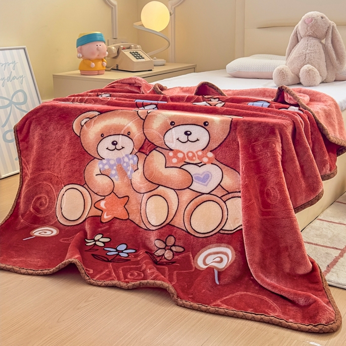 91家纺网 家纺一手货源 找家纺 爱彼家纺 2025新款拉舍尔单层云绒保暖柔软童毯盖毯毯子-系列三 单层云绒童毯-快乐小熊-玖红