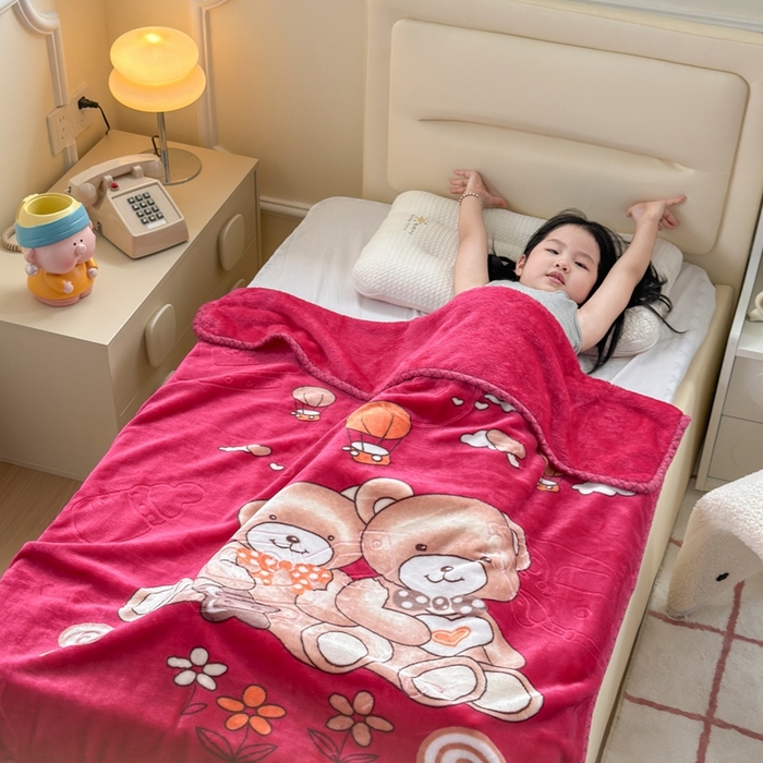 91家纺网 家纺一手货源 找家纺 爱彼家纺 2025新款拉舍尔单层云绒保暖柔软童毯盖毯毯子-系列三 单层云绒童毯-快乐小熊-红