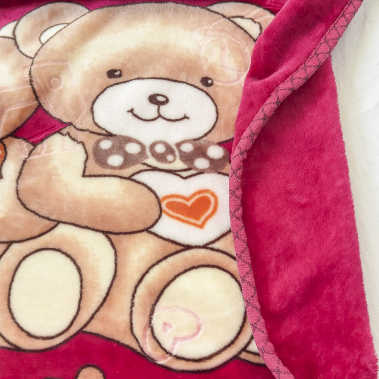 91家纺网 家纺一手货源 找家纺 爱彼家纺 2025新款拉舍尔单层云绒保暖柔软童毯盖毯毯子-系列三 单层云绒童毯-快乐小熊-红