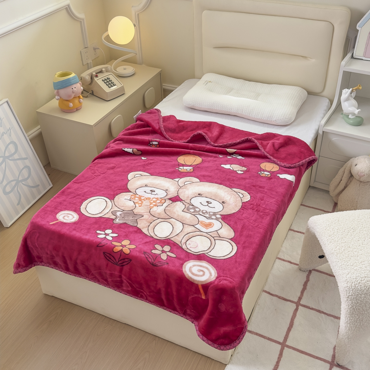 91家纺网 家纺一手货源 找家纺 爱彼家纺 2025新款拉舍尔单层云绒保暖柔软童毯盖毯毯子-系列三 单层云绒童毯-快乐小熊-红