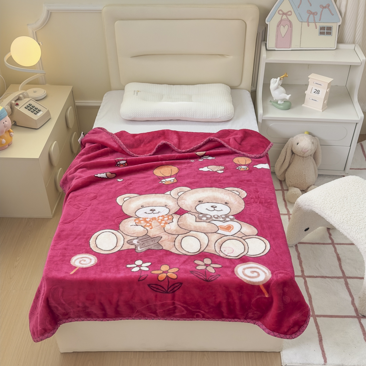 91家纺网 家纺一手货源 找家纺 爱彼家纺 2025新款拉舍尔单层云绒保暖柔软童毯盖毯毯子-系列三 单层云绒童毯-快乐小熊-红