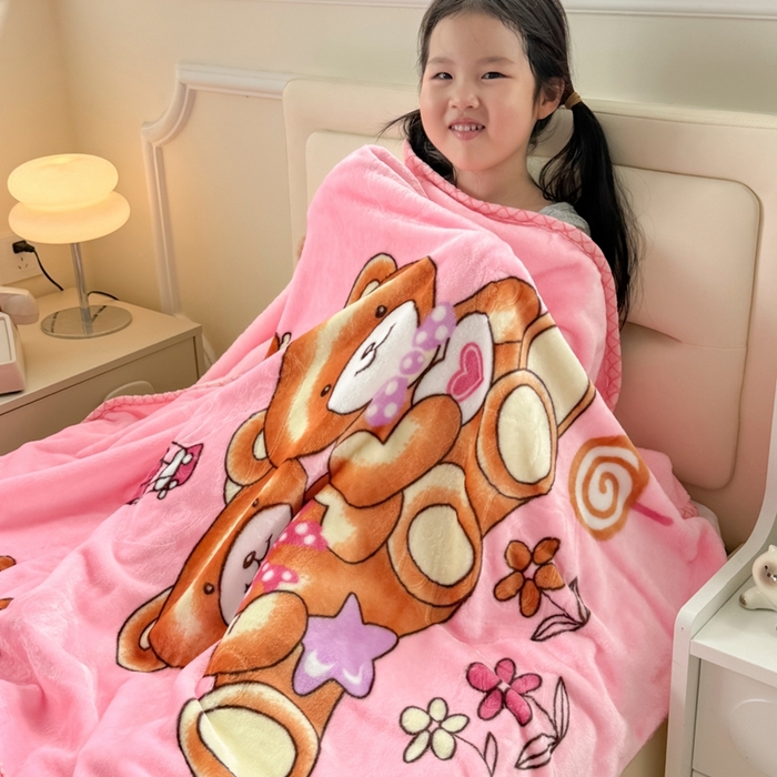 91家纺网 家纺一手货源 找家纺 爱彼家纺 2025新款拉舍尔单层云绒保暖柔软童毯盖毯毯子-系列三 单层云绒童毯-快乐小熊-粉