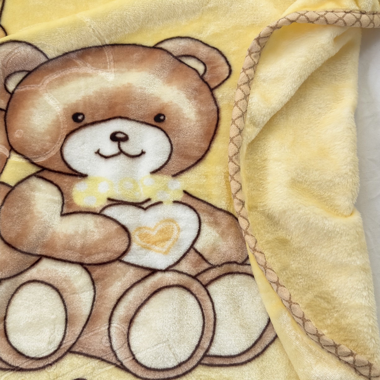 91家纺网 家纺一手货源 找家纺 爱彼家纺 2025新款拉舍尔单层云绒保暖柔软童毯盖毯毯子-系列三 单层云绒童毯-快乐小熊-黄