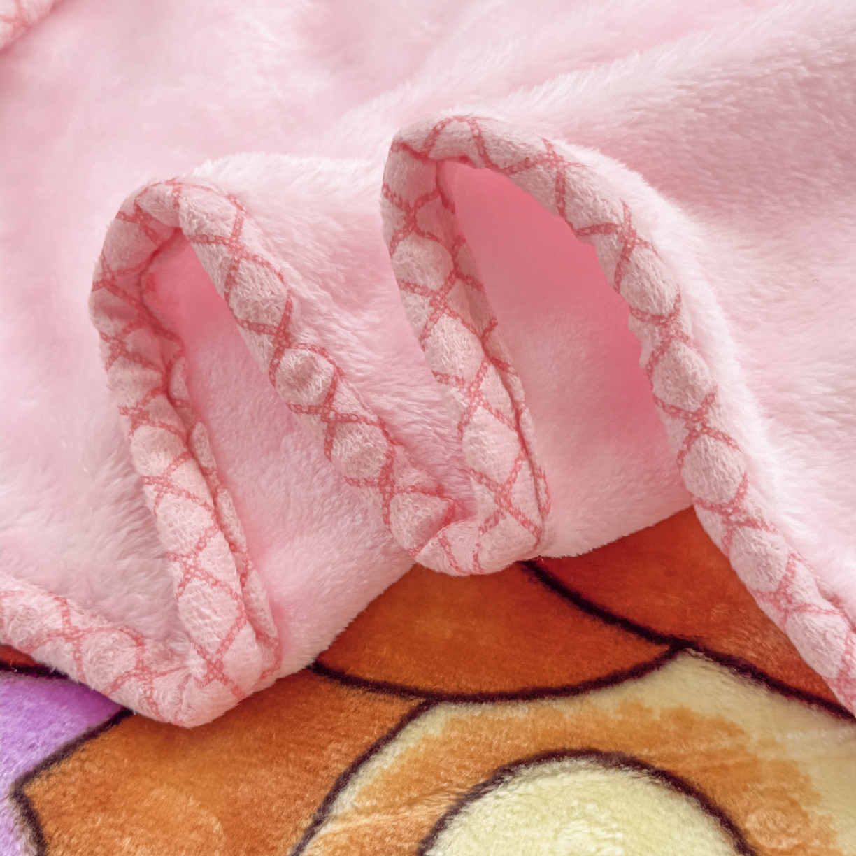 爱彼家纺 2025新款拉舍尔单层云绒保暖柔软童毯盖毯毯子-系列三 单层云绒童毯-快乐小熊-粉