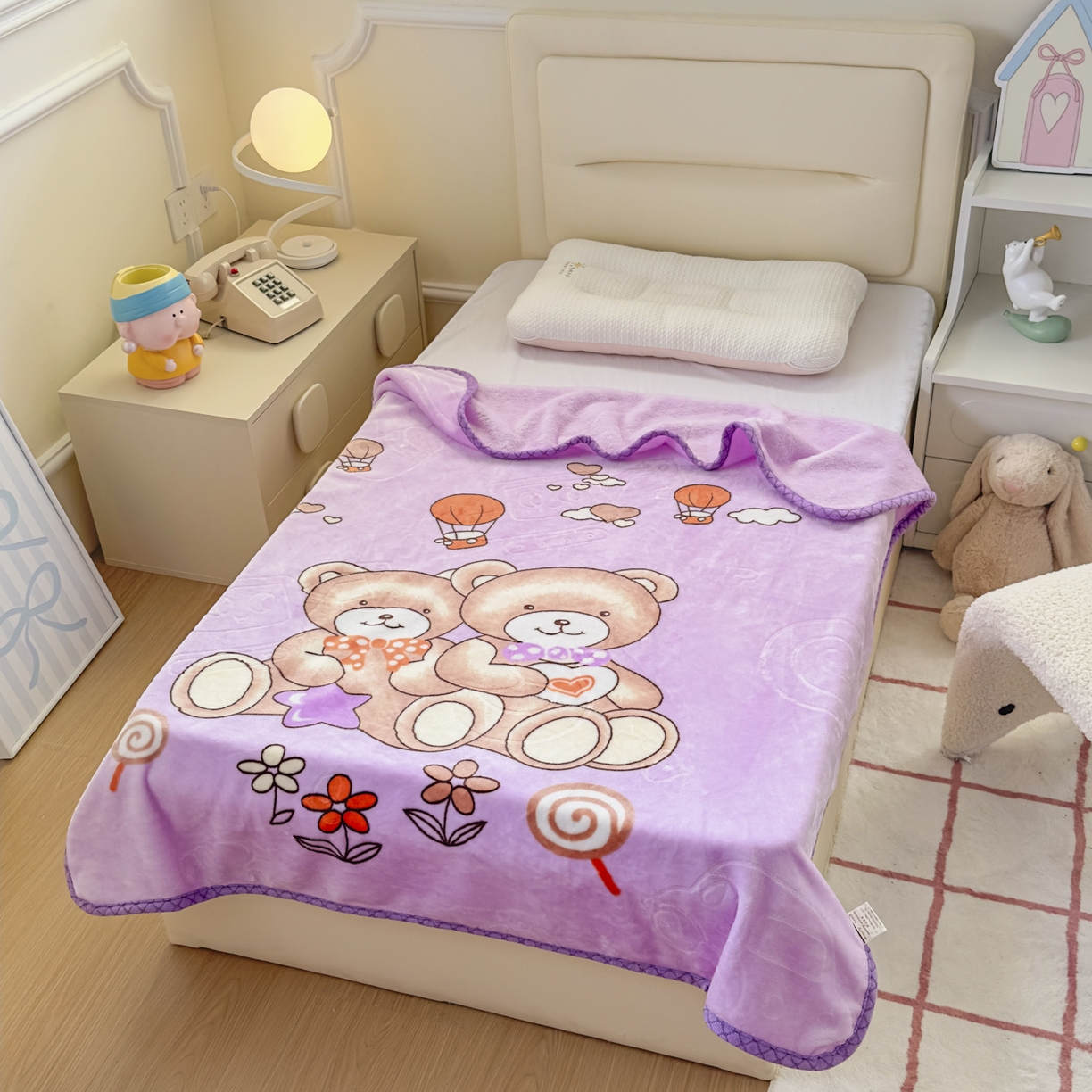 91家纺网 家纺一手货源 找家纺 爱彼家纺 2025新款拉舍尔单层云绒保暖柔软童毯盖毯毯子-系列三 单层云绒童毯-快乐小熊-紫