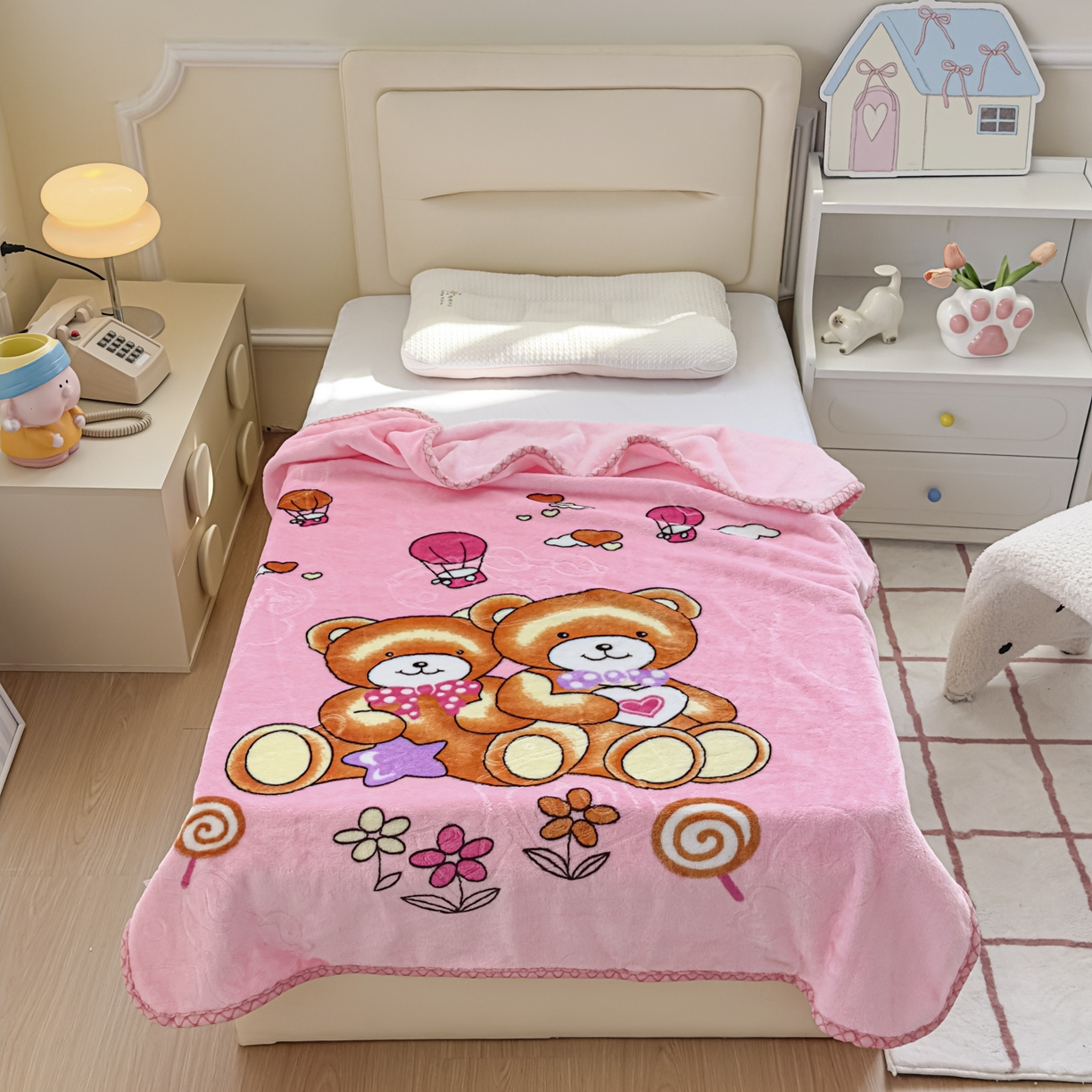 91家纺网 家纺一手货源 找家纺 爱彼家纺 2025新款拉舍尔单层云绒保暖柔软童毯盖毯毯子-系列三 单层云绒童毯-快乐小熊-粉