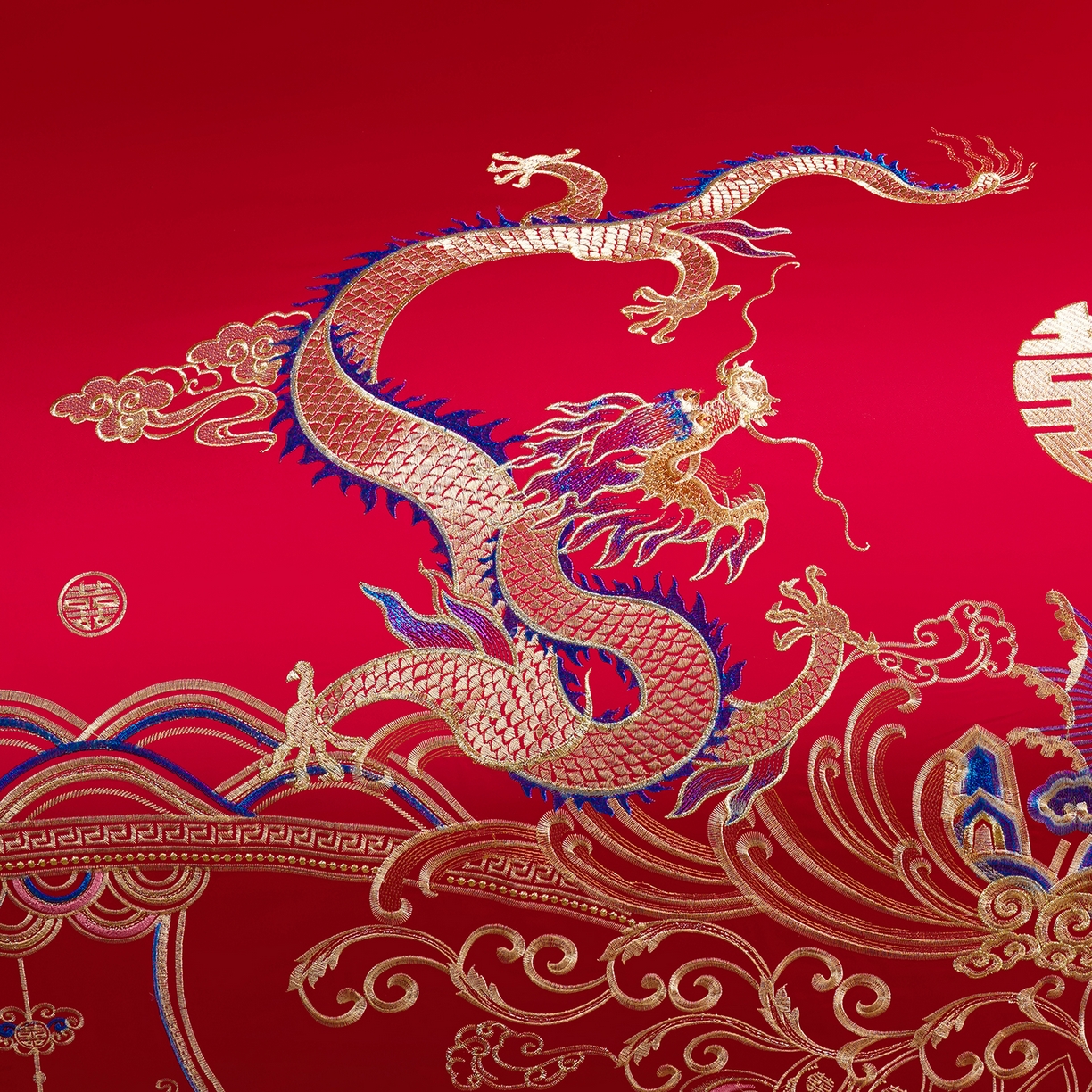 91家纺网 家纺一手货源 找家纺 置顶家纺 2025新款新中式婚庆亲肤棉绣花四件套 欢喜龙凤-大红