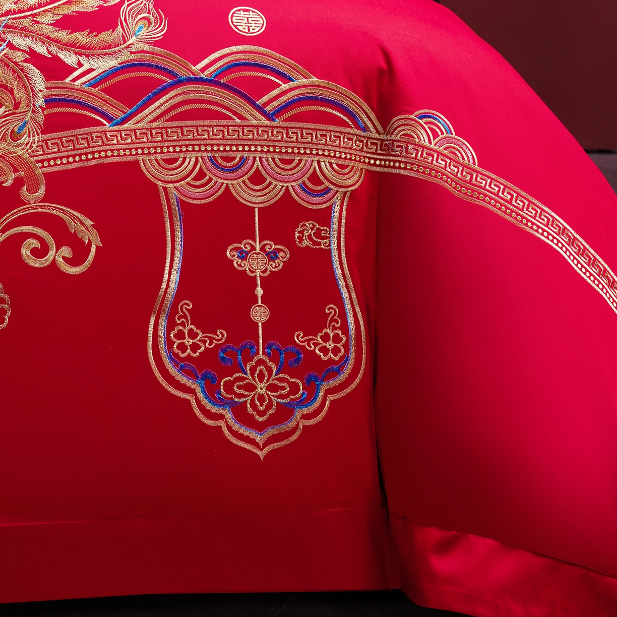 91家纺网 家纺一手货源 找家纺 置顶家纺 2025新款新中式婚庆亲肤棉绣花四件套 欢喜龙凤-大红