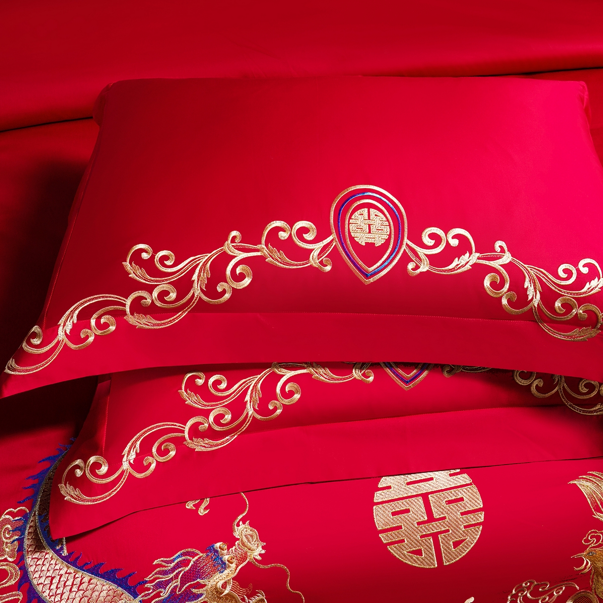 91家纺网 家纺一手货源 找家纺 置顶家纺 2025新款新中式婚庆亲肤棉绣花四件套 欢喜龙凤-大红