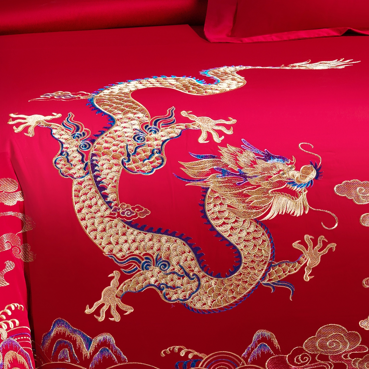 91家纺网 家纺一手货源 找家纺 置顶家纺 2025新款新中式婚庆亲肤棉绣花四件套 龙凤大喜-大红