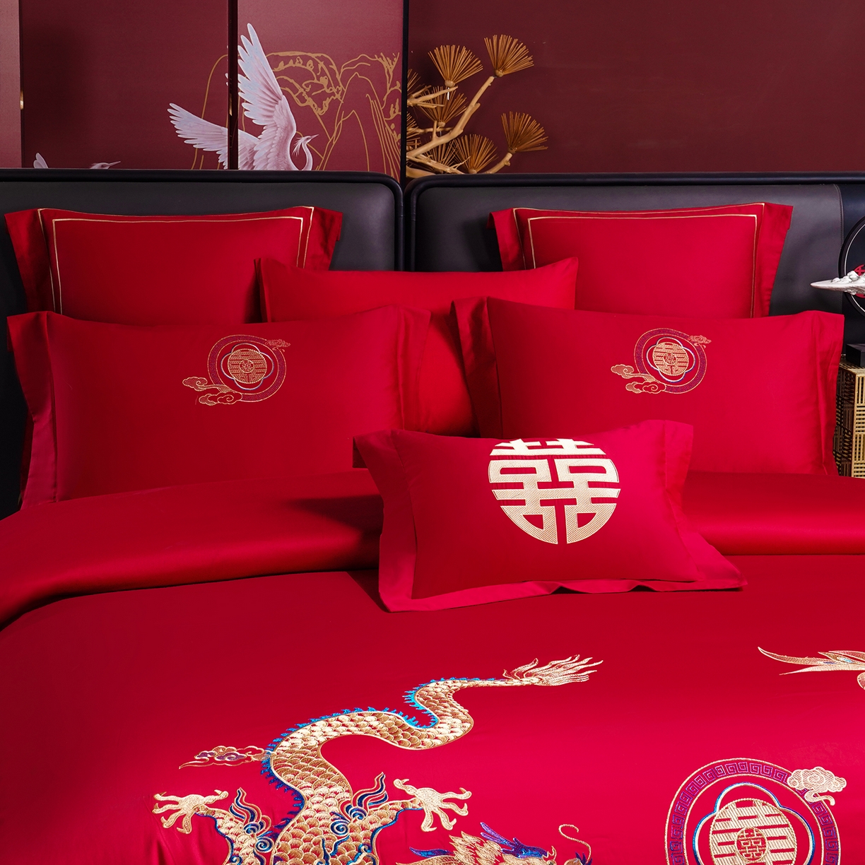 91家纺网 家纺一手货源 找家纺 置顶家纺 2025新款新中式婚庆亲肤棉绣花四件套 龙凤大喜-大红