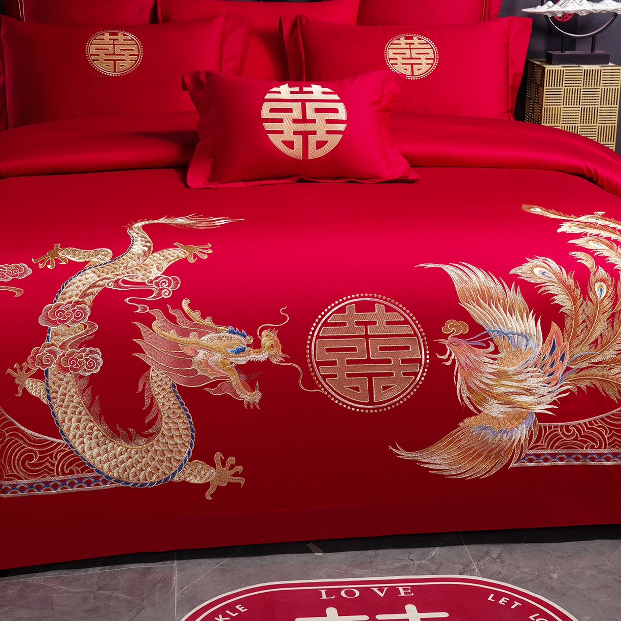 91家纺网 家纺一手货源 找家纺 置顶家纺 2025新款新中式婚庆亲肤棉绣花四件套 龙凤祥瑞-金大红