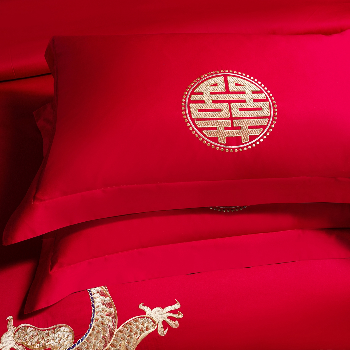 91家纺网 家纺一手货源 找家纺 置顶家纺 2025新款新中式婚庆亲肤棉绣花四件套 龙凤祥瑞-金大红