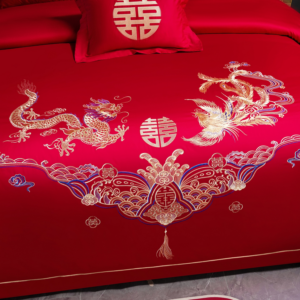 91家纺网 家纺一手货源 找家纺 置顶家纺 2025新款新中式婚庆亲肤棉绣花四件套 金龙瑞凤-金大红