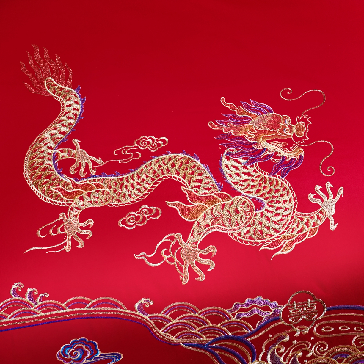 91家纺网 家纺一手货源 找家纺 置顶家纺 2025新款新中式婚庆亲肤棉绣花四件套 金龙瑞凤-金大红