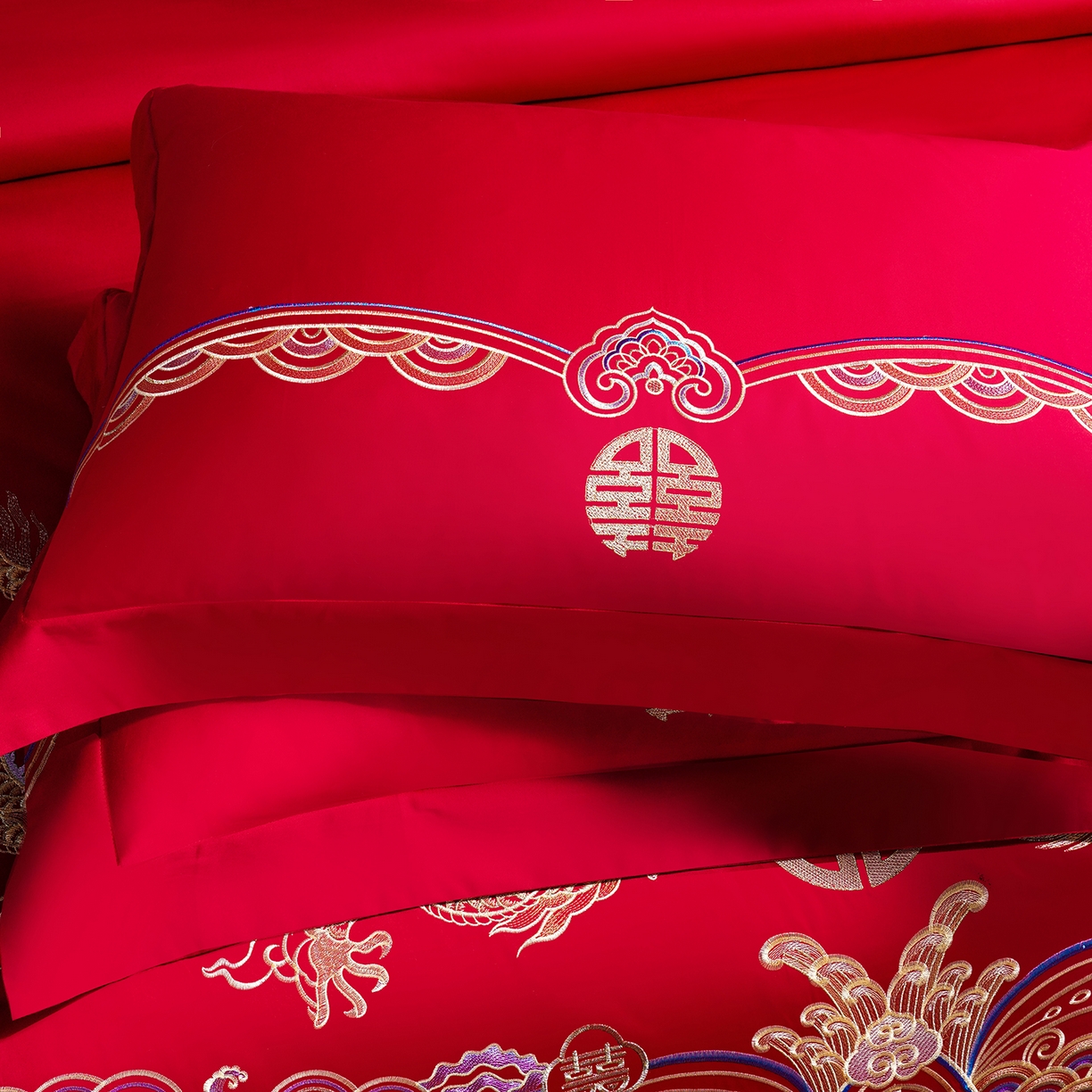 91家纺网 家纺一手货源 找家纺 置顶家纺 2025新款新中式婚庆亲肤棉绣花四件套 金龙瑞凤-金大红