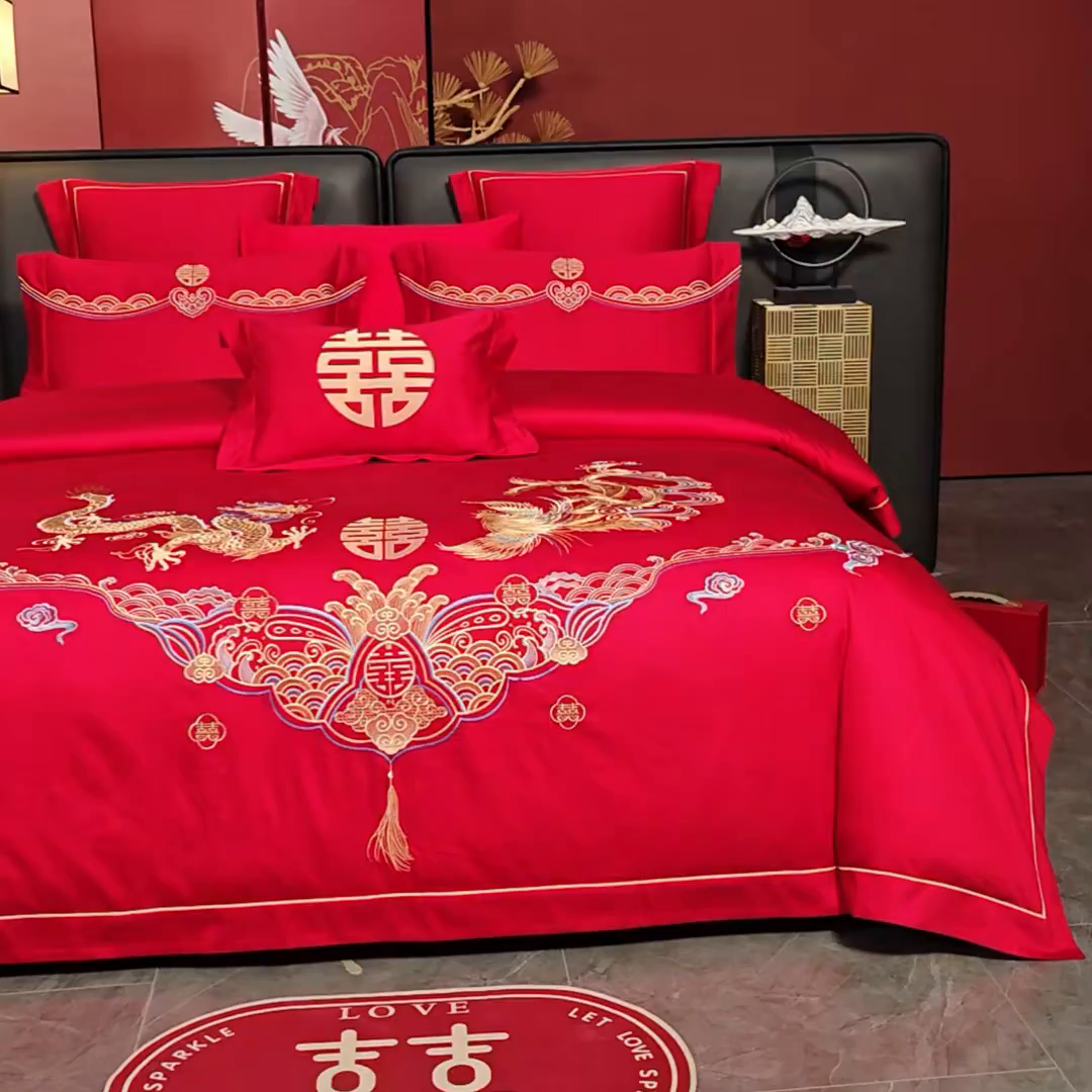 91家纺网 家纺一手货源 找家纺 置顶家纺 2025新款新中式婚庆亲肤棉绣花四件套 金龙瑞凤-金大红