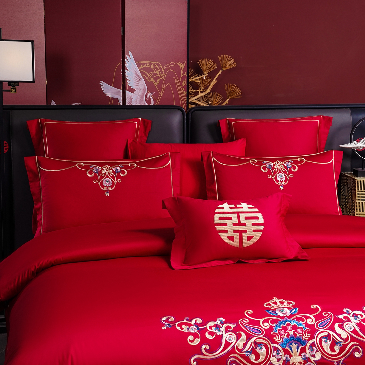 91家纺网 家纺一手货源 找家纺 置顶家纺 2025新款新中式婚庆亲肤棉绣花四件套 良辰-大红