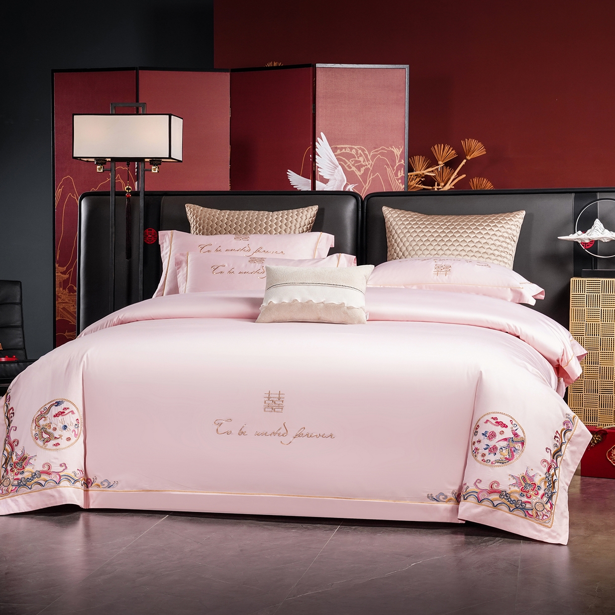 91家纺网 家纺一手货源 找家纺 置顶家纺 2025新款新中式婚庆亲肤棉绣花四件套 龙凤呈祥-粉