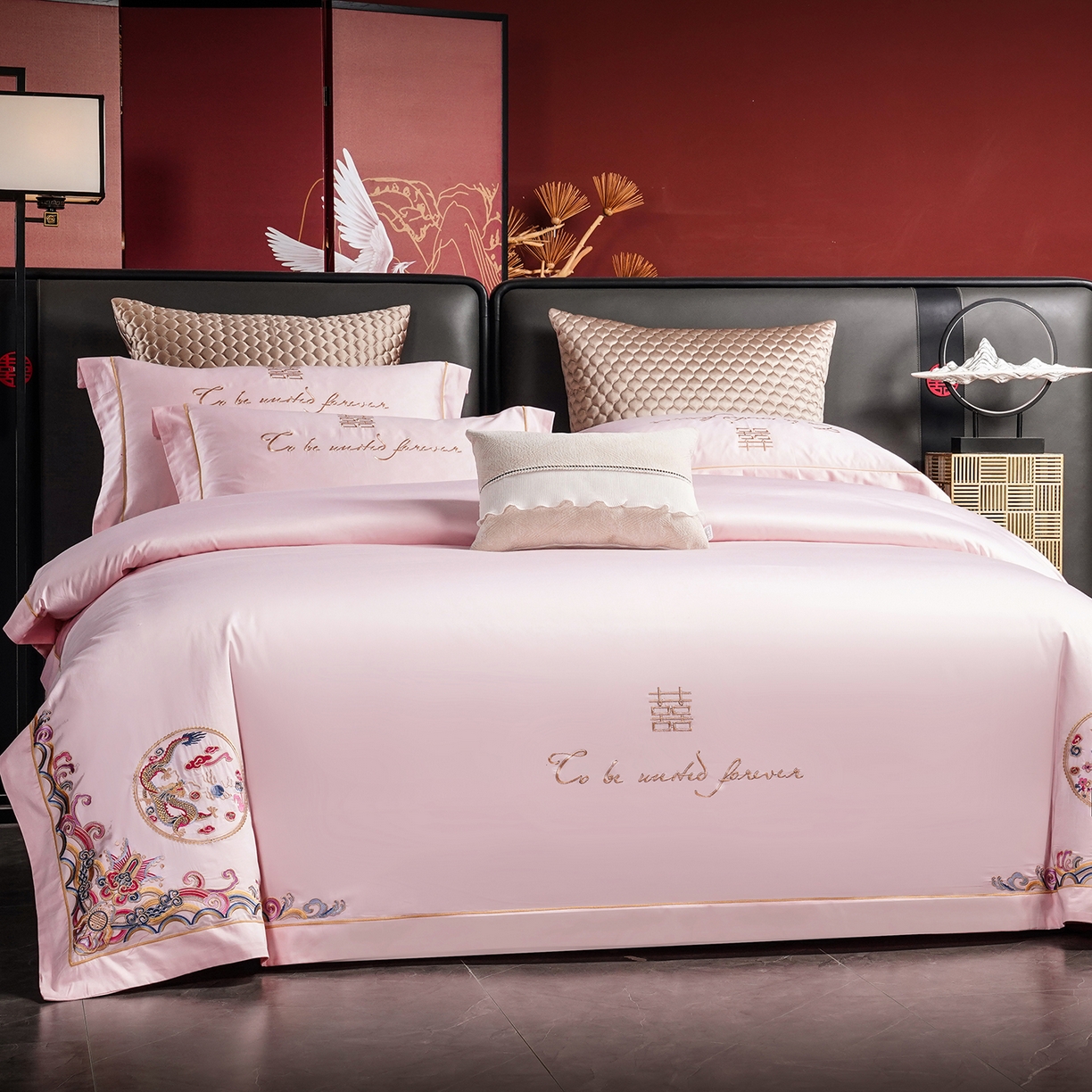91家纺网 家纺一手货源 找家纺 置顶家纺 2025新款新中式婚庆亲肤棉绣花四件套 龙凤呈祥-粉