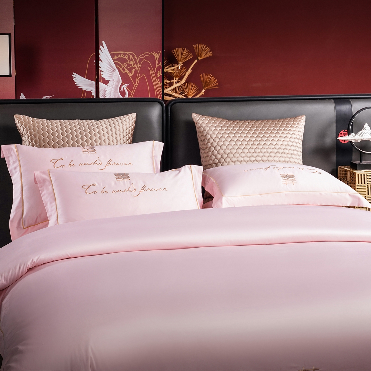 91家纺网 家纺一手货源 找家纺 置顶家纺 2025新款新中式婚庆亲肤棉绣花四件套 龙凤呈祥-粉