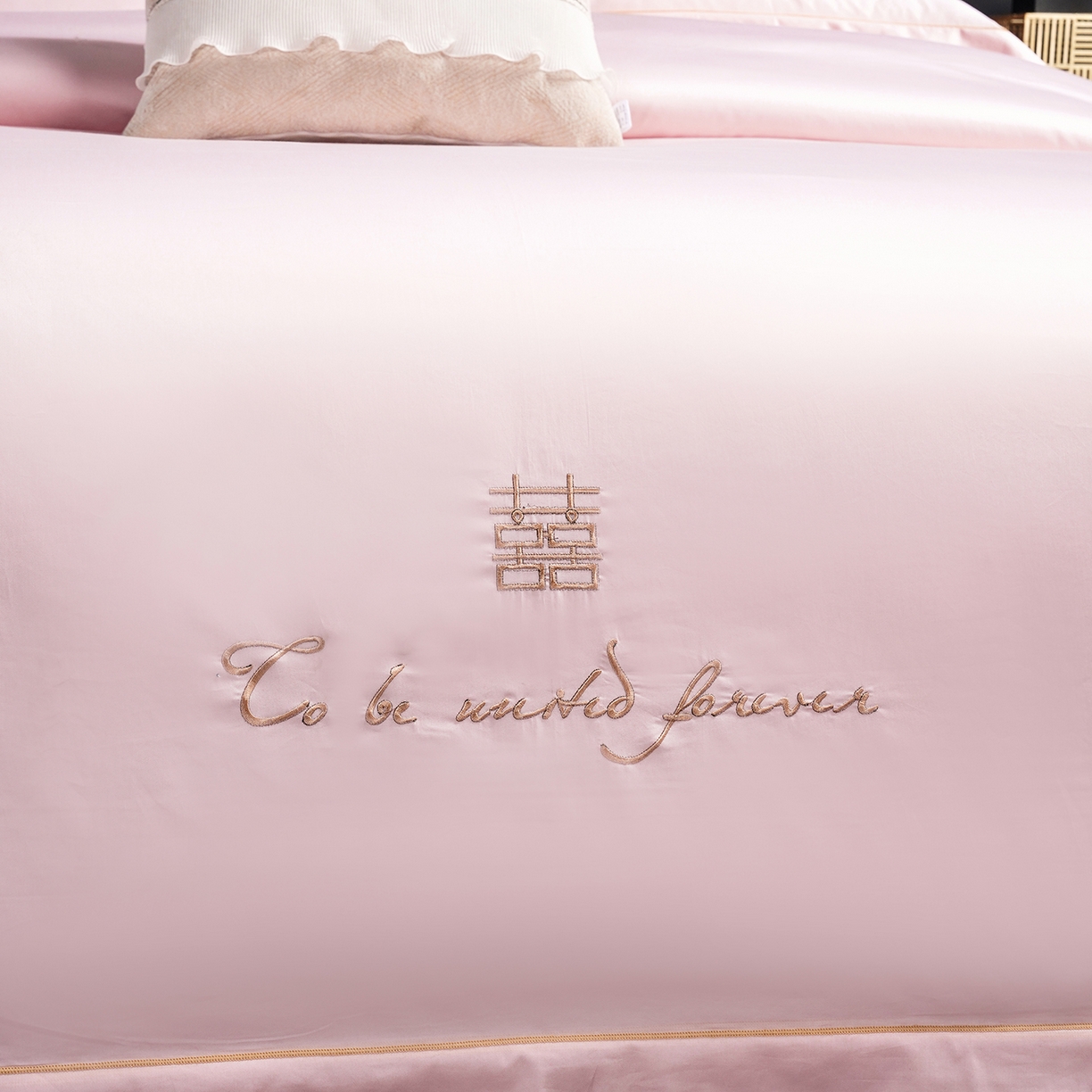 91家纺网 家纺一手货源 找家纺 置顶家纺 2025新款新中式婚庆亲肤棉绣花四件套 龙凤呈祥-粉