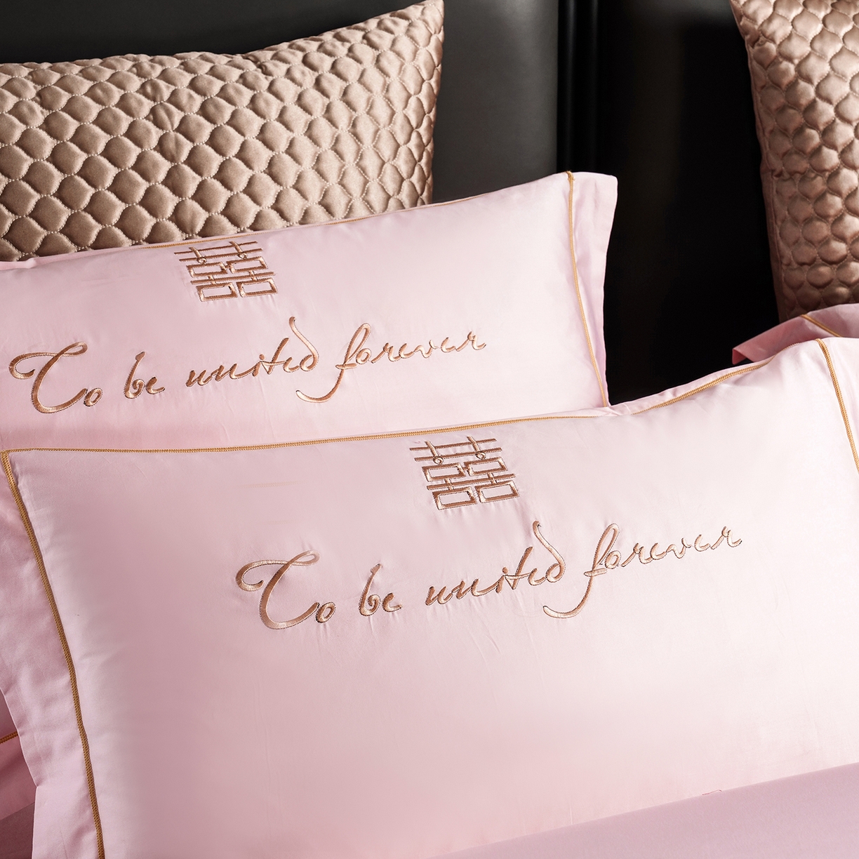 91家纺网 家纺一手货源 找家纺 置顶家纺 2025新款新中式婚庆亲肤棉绣花四件套 龙凤呈祥-粉