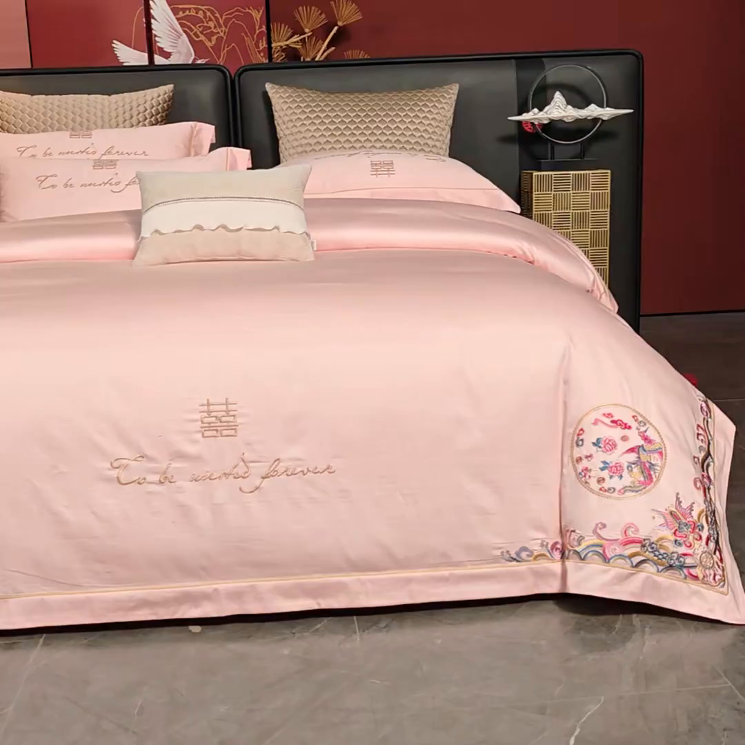 91家纺网 家纺一手货源 找家纺 置顶家纺 2025新款新中式婚庆亲肤棉绣花四件套 龙凤呈祥-粉