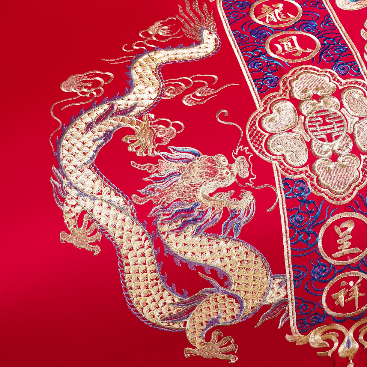 91家纺网 家纺一手货源 找家纺 置顶家纺 2025新款新中式婚庆亲肤棉绣花四件套 龙凤喜事-大红