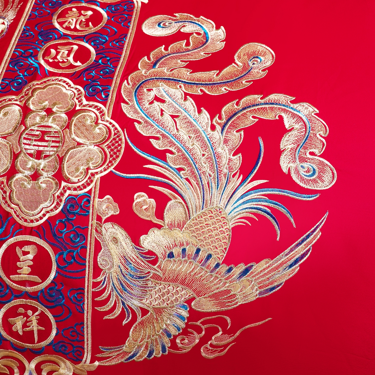 91家纺网 家纺一手货源 找家纺 置顶家纺 2025新款新中式婚庆亲肤棉绣花四件套 龙凤喜事-大红